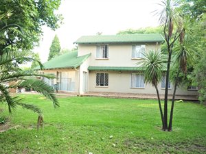 4 Bed House in Bromhof