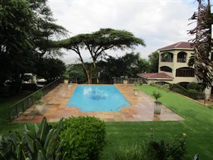 5 Bed House in Bryanston