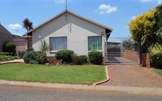 4 Bedroom House in Lenasia South
