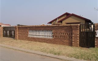 2 Bedroom House in Kwa Thema