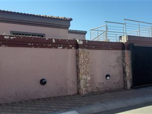 2 Bed House in Meadowlands