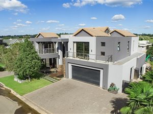 4 Bed House in Ebotse Estate
