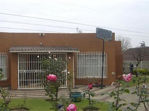 5 Bed House in Esther Park