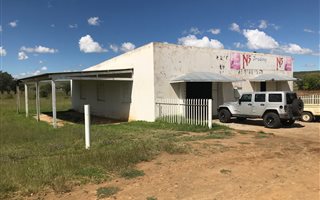 240 m² Industrial space in Paul Roux
