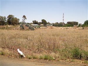 4.3 ha Land available in Estoire