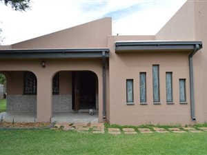 5 Bed House in Flora Park