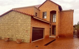 5 Bedroom House in Eldo Meadows