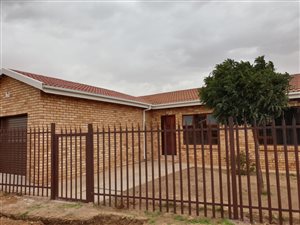 3 Bed House in Komani Park