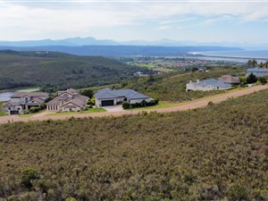 855 m² Land available in Baron View