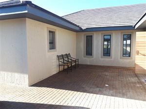 4 Bed House in Aalwyndal
