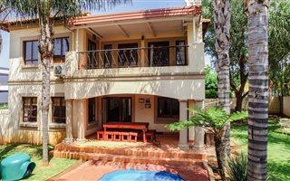 4 Bedroom House in Moreleta Park