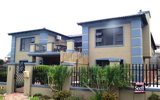 4 Bedroom House in Gansbaai and surrounds
