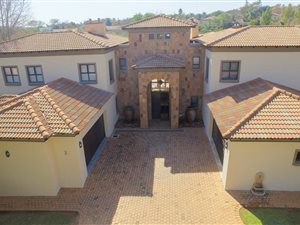 4 Bed House in Boardwalk