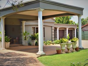 8 Bed House in Waverley