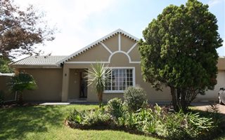 3 Bedroom Cluster in Verwoerdpark