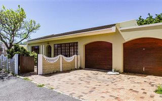 2 Bedroom House in Strand Central