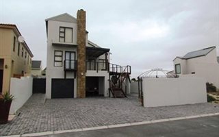 3 Bedroom House in Calypso Beach