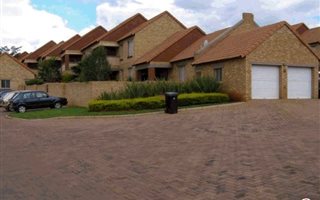 2 Bedroom Cluster in Mooikloof Equestrian Estate