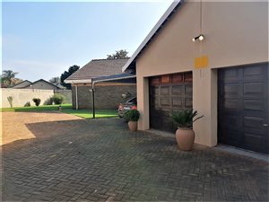 3 Bed House in Helikon Park
