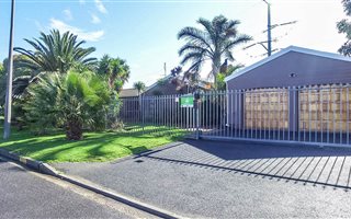 4 Bedroom House in Die Bos