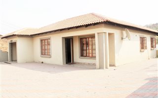 4 Bedroom House in Kanyamazane