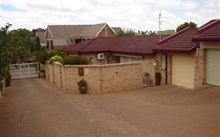 2 Bedroom Townhouse in Kiepersol