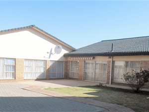4 Bed House in Flamingo Park