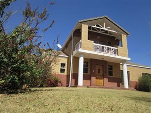 3 Bed House in Silver Lakes Golf Estate