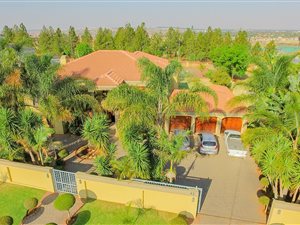 6 Bedroom House in Summerset