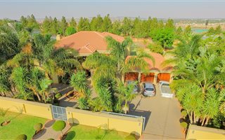 6 Bedroom House in Summerset