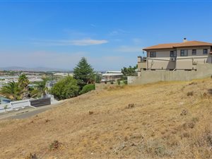900 m² Land available in Door de Kraal