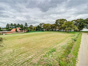 8565 m² Land available in Bonaero Park