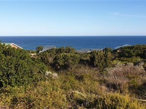818 m² Land available in Reebok