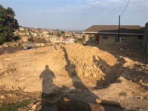 446 m² Land available in Lovu