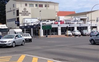 824 m² Commercial space in Parow