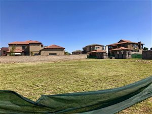 990 m² Land available in Three Rivers East