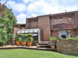 3 Bed Townhouse in Paulshof