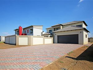 3 Bed House in Zambezi Manor Estate