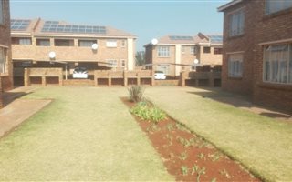 Bachelor apartment in Springs Central