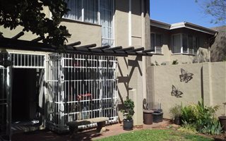 3 Bedroom Townhouse in Murrayfield