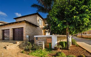 3 Bedroom Townhouse in Willowbrook