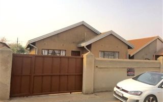 2 Bedroom House in Moleleki