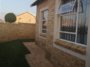 2 Bed Townhouse in Olievenhoutbosch