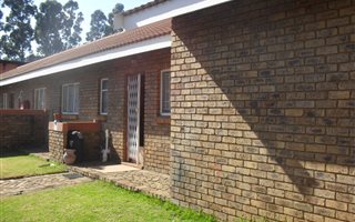 2 Bedroom Townhouse in Rensburg