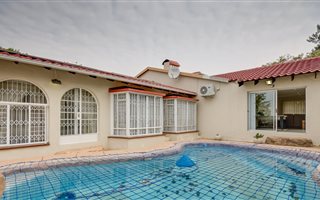 3 Bedroom House in Bromhof