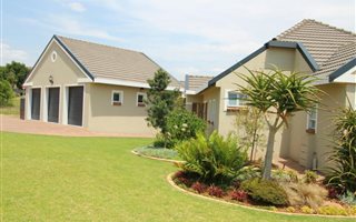 3 Bedroom House in Rietvlei Heights Country Estate