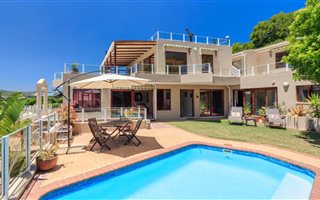 6 Bedroom House in The Village