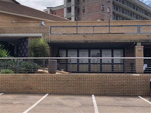 140 m² Retail Space in Die Hoewes