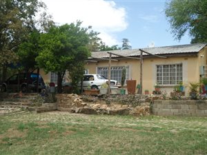15 Bed House in Lanseria and surrounds