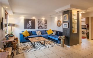 2 Bedroom House in Zonnebloem